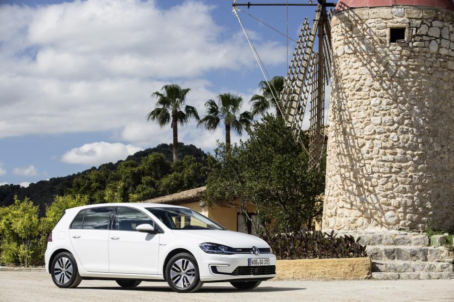  Volkswagen e-Golf 2017 года  (WW) (фото 38 из 49)